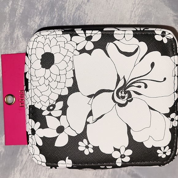 Trina Turk tech organizer BNWT - Picture 1 of 6